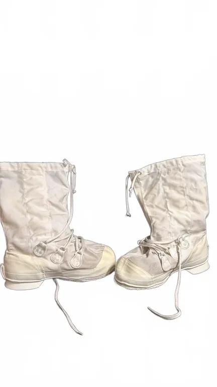 Military White Cold Weather Boots Size Medium 10, NSN 8430-21-104-6016