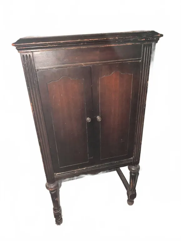 DANNHOPF The Rockola Cabinet-Style Phonograph