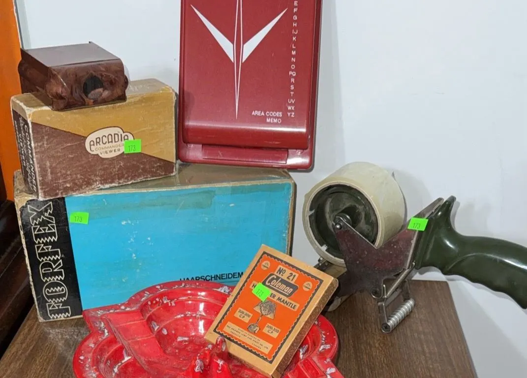 Lot: Arcadia Commander Viewer, Forfex 100 Hair Clipper, Tape Dispenser, Ashtray
