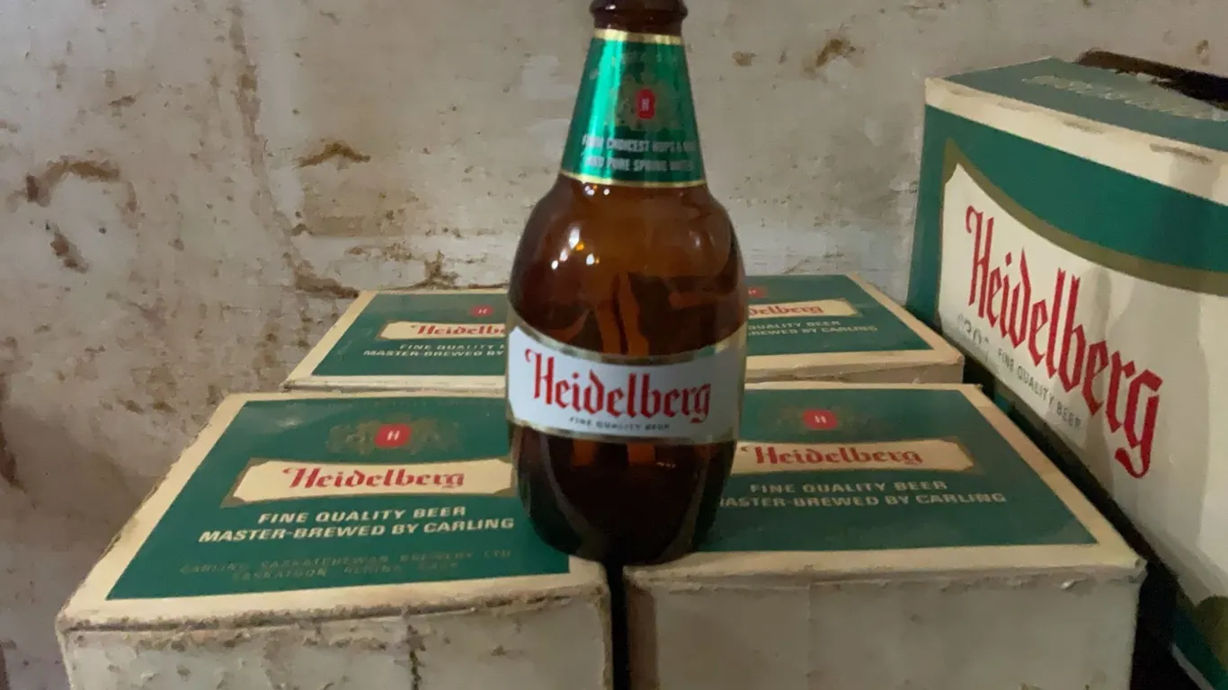 Heidelberg Beer Bottles, Set of 60, with Original Carling Packaging in Wooden Box