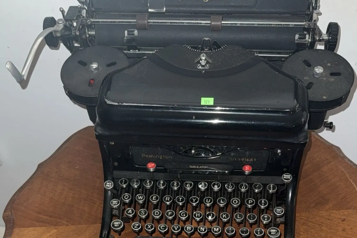 Remington Noiseless Manual Typewriter Black Finish