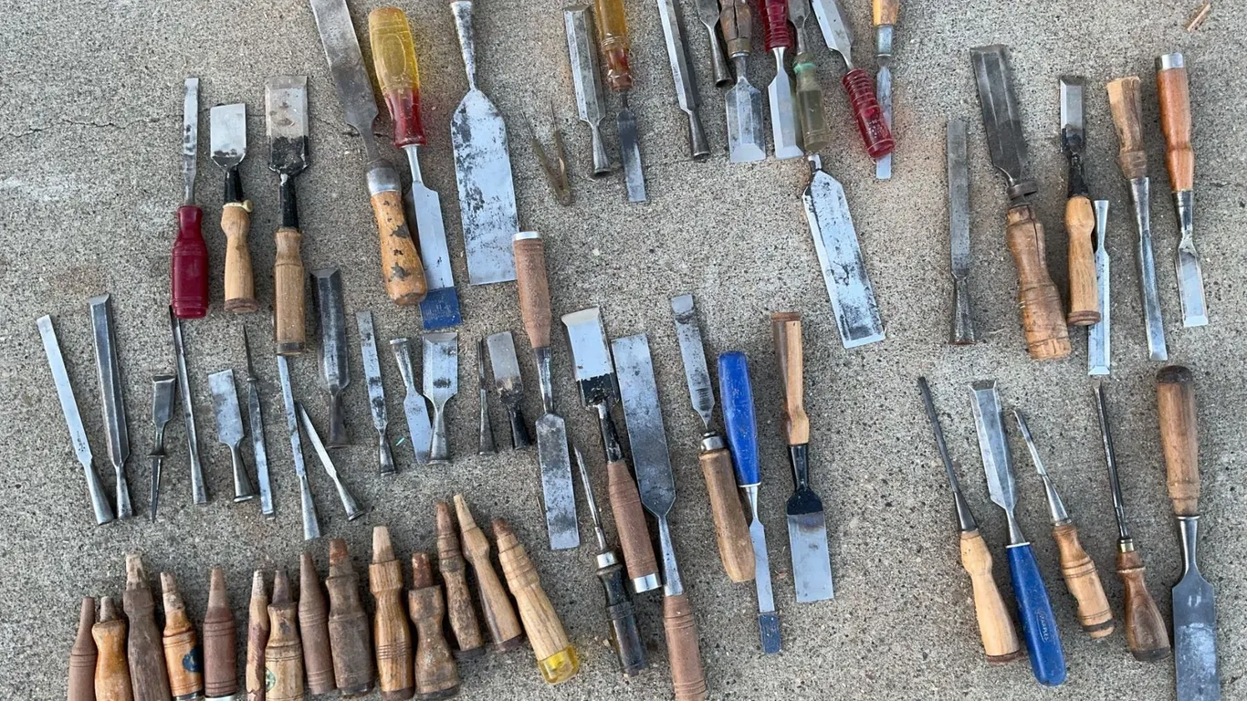 Large Mixed Lot of Assorted Woodworking Chisels and Gouges