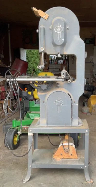 Beaver Power Tools Band Saw with 101 Inch Blades and Accessories