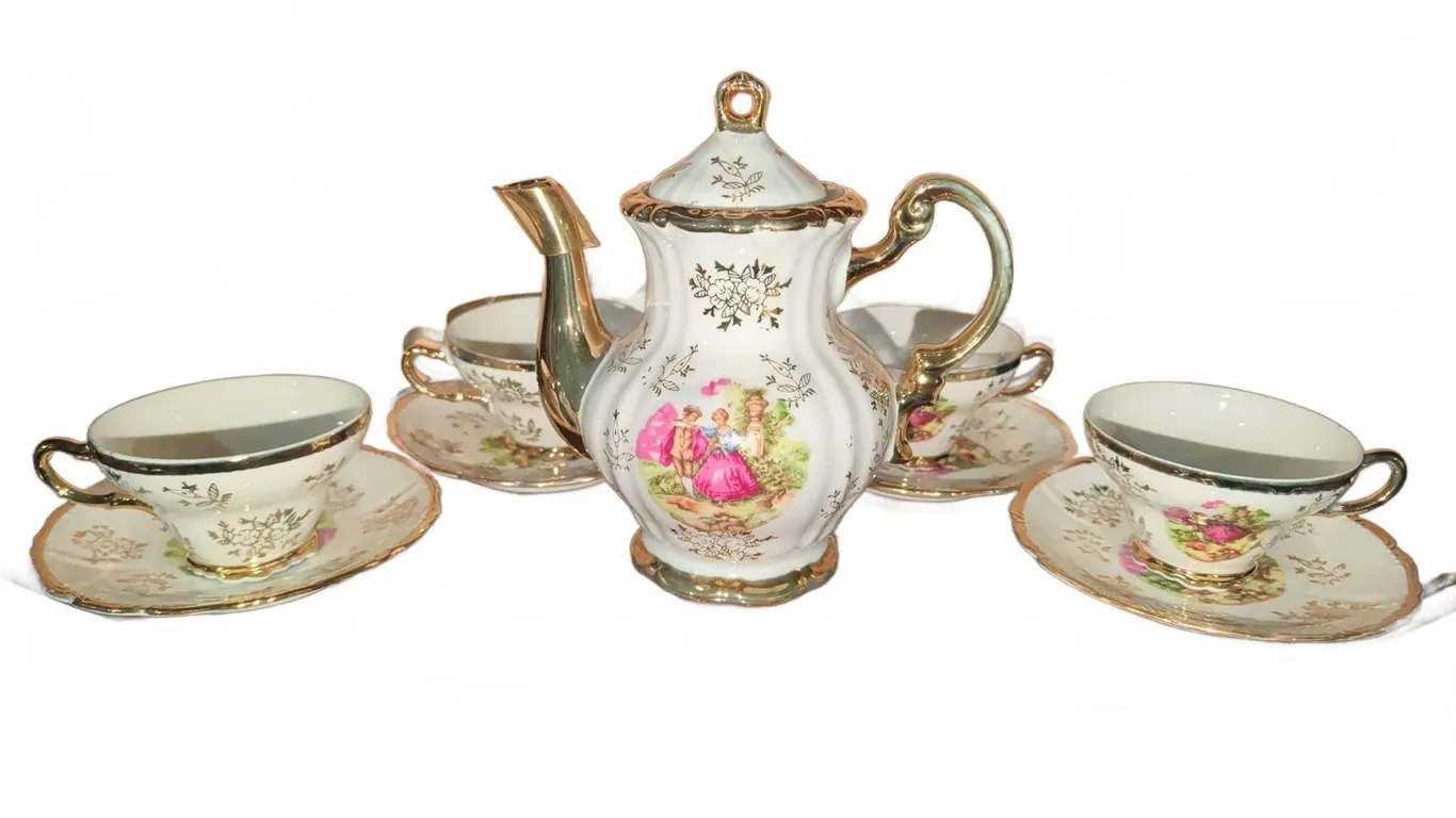 Japanese Porcelain Tea Set With Gilt Accents, Courting Scene, 5 Cups and Saucers