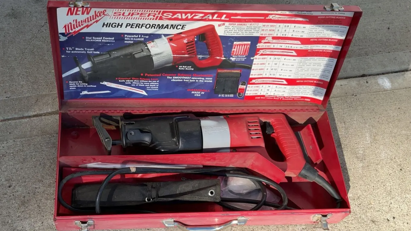 Milwaukee Super Sawzall Reciprocating Saw with Blades and Metal Case