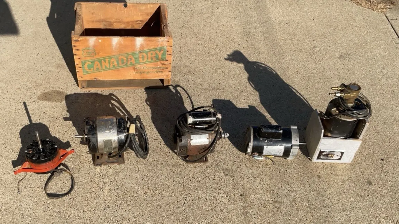 4 Electric Motors and 1 Procon Pump, All Untested with Cord Damage