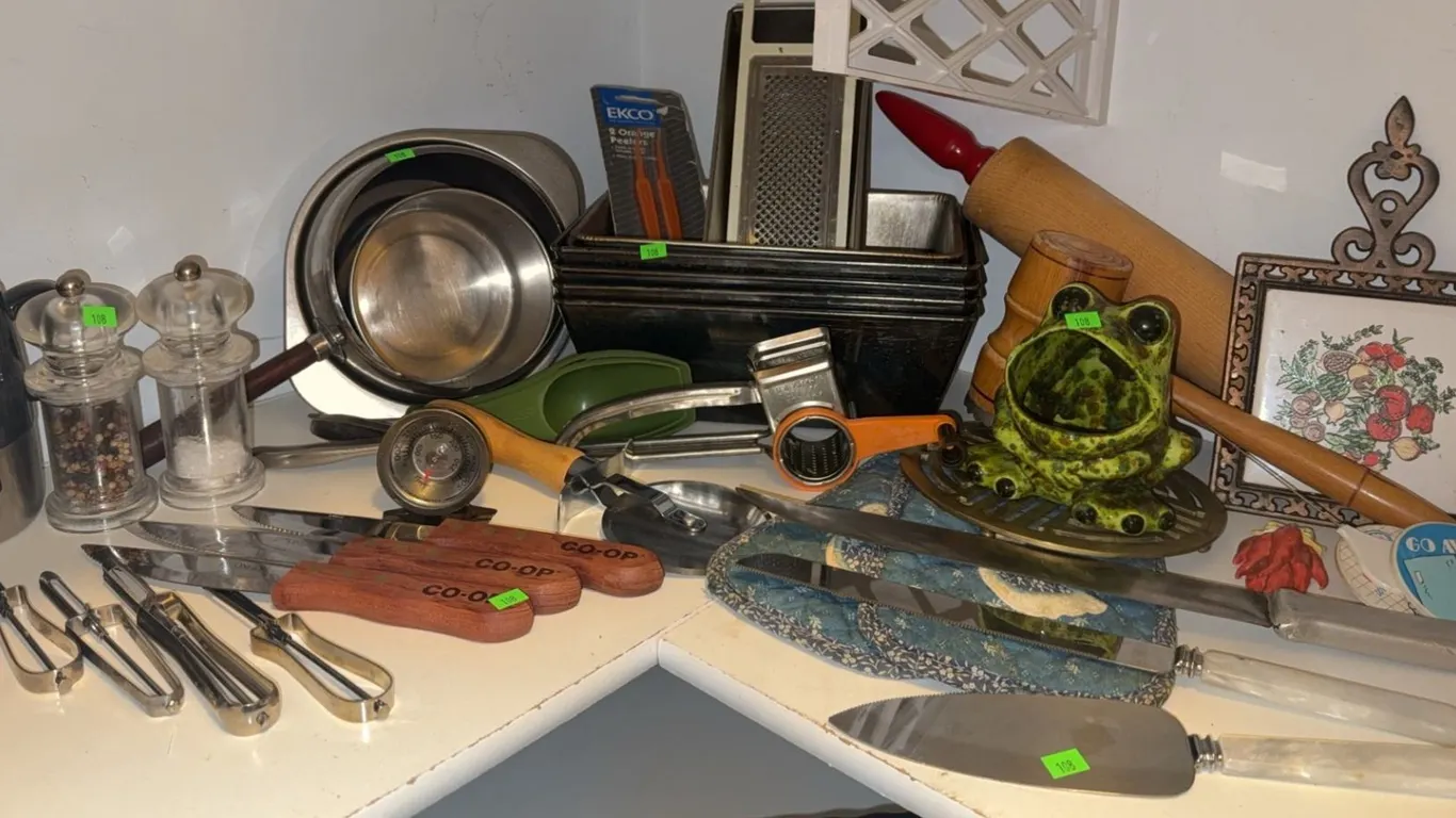Kitchen Tools and Utensils Lot Including Roasting Pan, Knives, Peelers, and Frog Sponge Holder