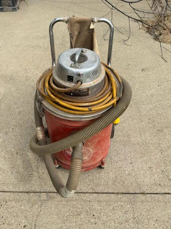 Milwaukee Heavy Duty Wet/Dry Vacuum Cleaner 9 Gallon