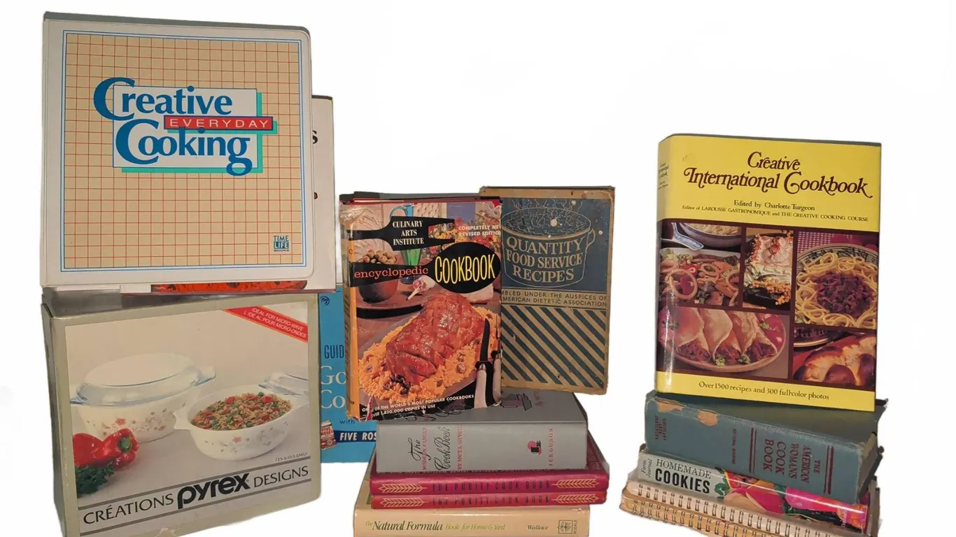Vintage and Modern Cookbooks with Pyrex Designs Set