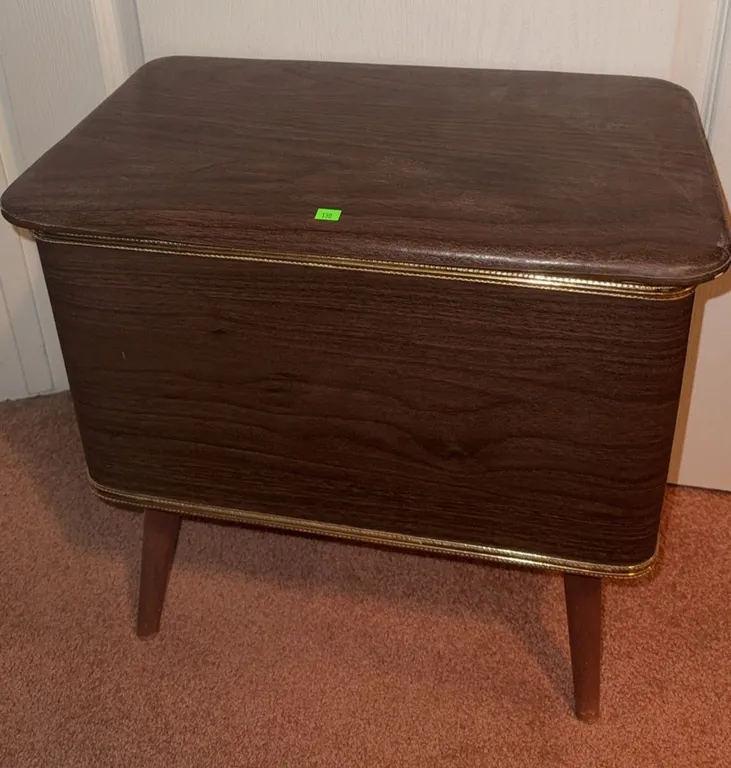 Wooden Laundry Hamper on Tapered Legs with Interior Tray