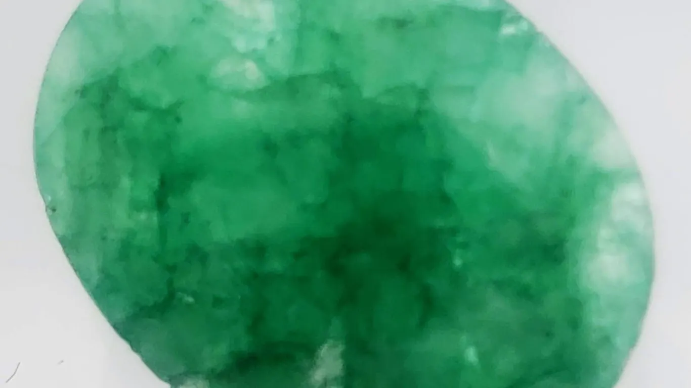 Brazilian Emerald (10.7 ct, 17.5×13.5 mm Oval)