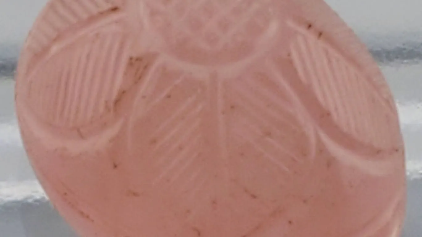 Rose Quartz (30 ct, 20×16 mm)
