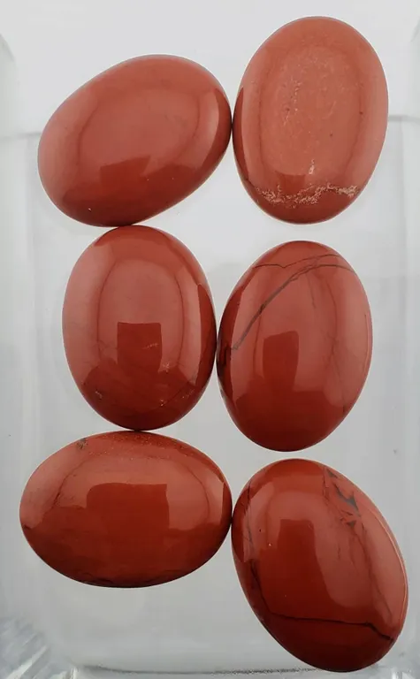 Red Jasper (216.2 ct, 30×22 mm)
