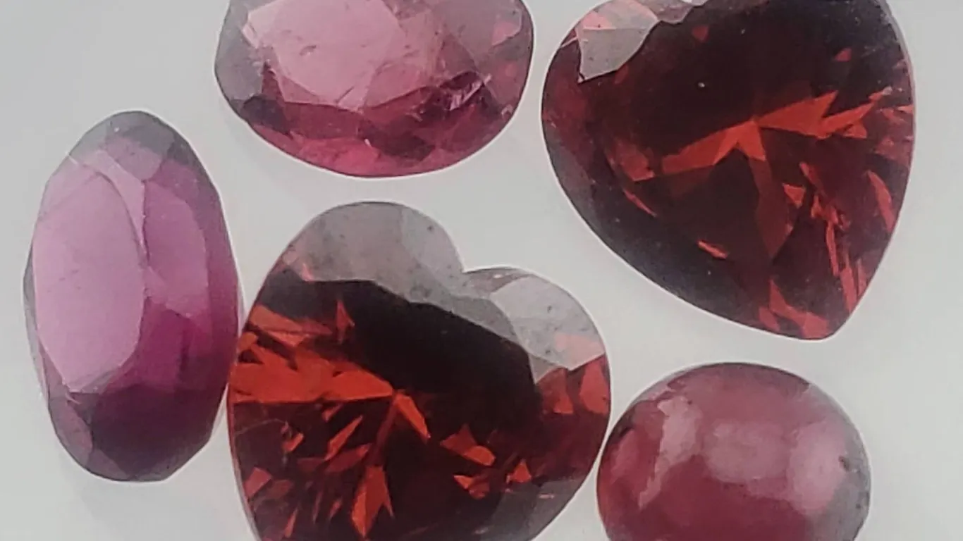Garnet (4.35 ct, Assorted mm)
