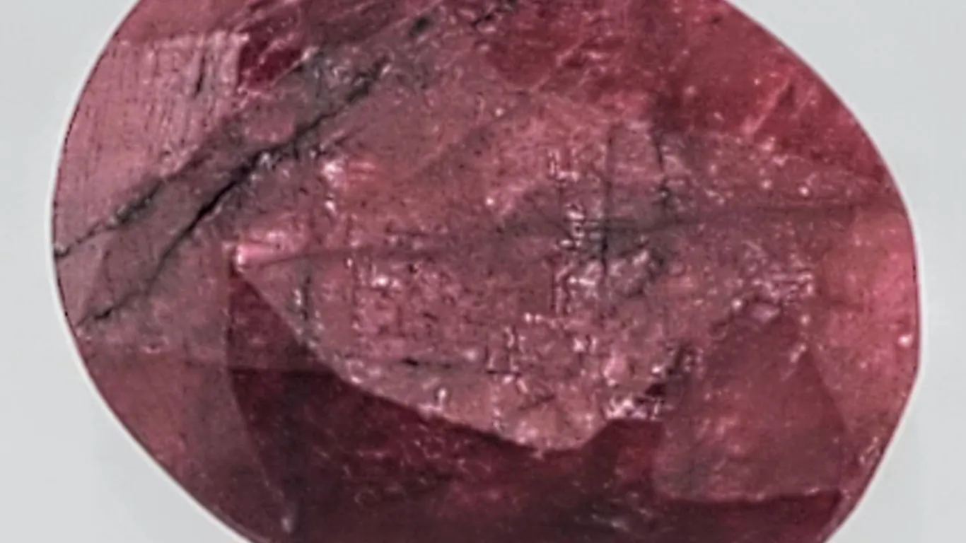 Ruby (22.3 ct, 18×14 mm)