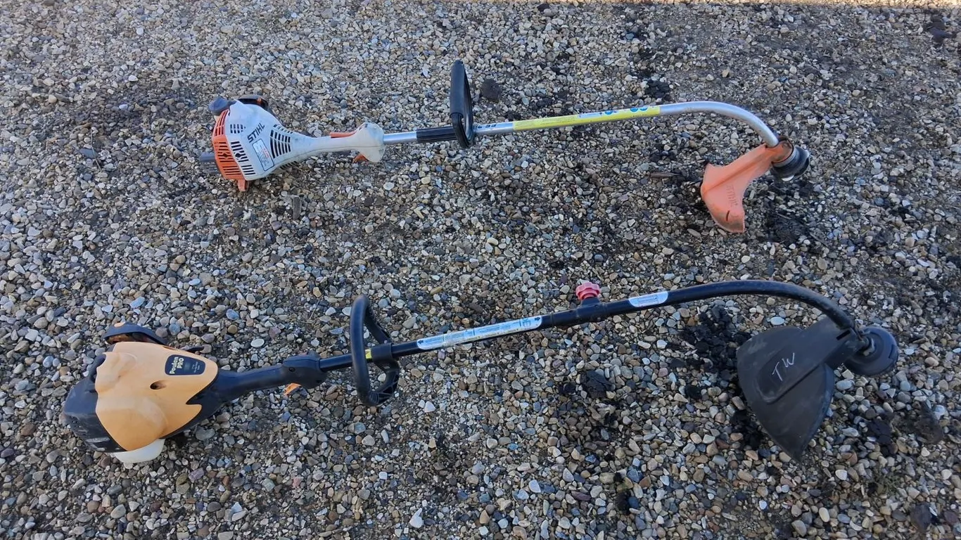 1- Stihl FS38 Grass Trimmer
1- Poulan Pro 25cc Grass Trimmer