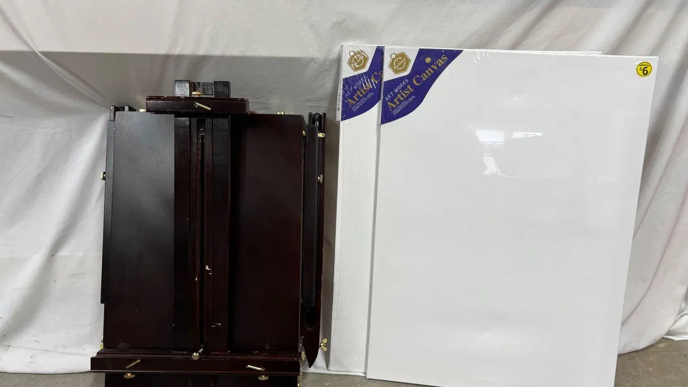 Travel Artist Easel and Canvases