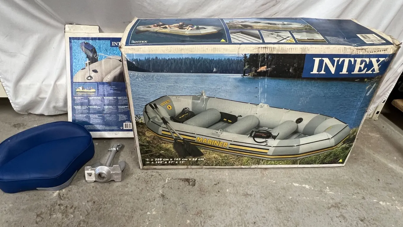 Intex Mariner Boat and Accessories