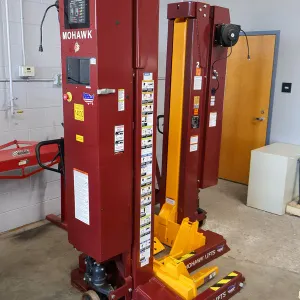(4) 2023 56K Mohawk Heavy-Duty, Wireless Mobile Column Lifts