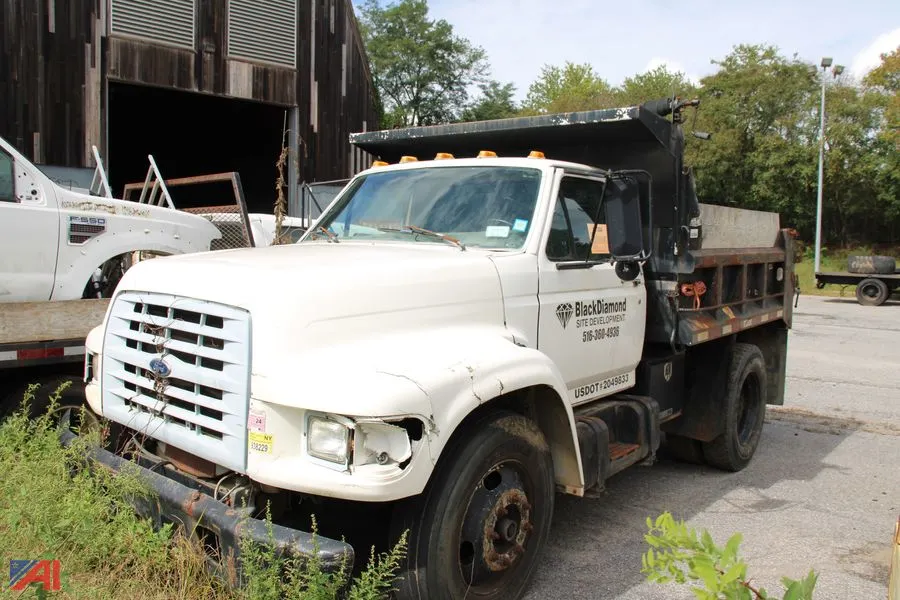 1998 Ford F-800 Dump Truck