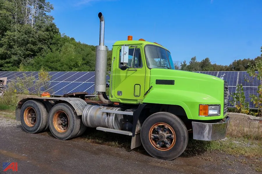 1990 Mack CH613 Tractor Semi