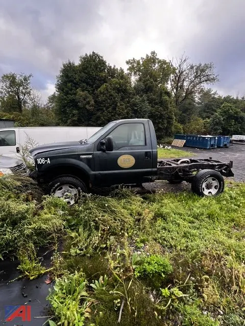 2006 Ford F-350 Super Duty Cab and Chassis