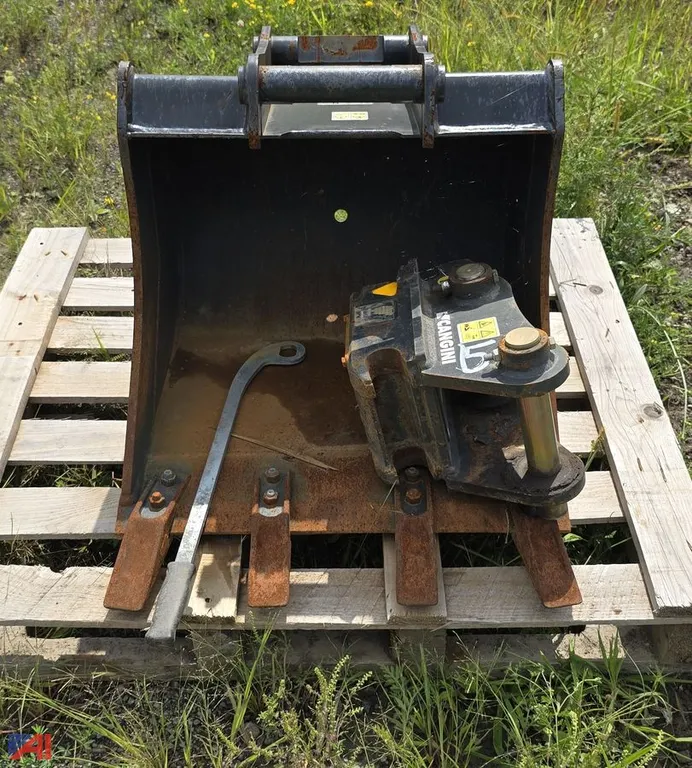 Case CX420 Bucket and Coupler