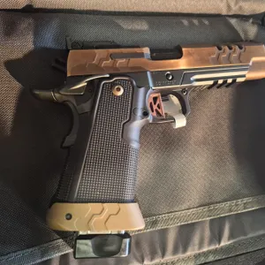 Kimber 2011 45ACP Pistol - Never Fired - Bag & 3 mags