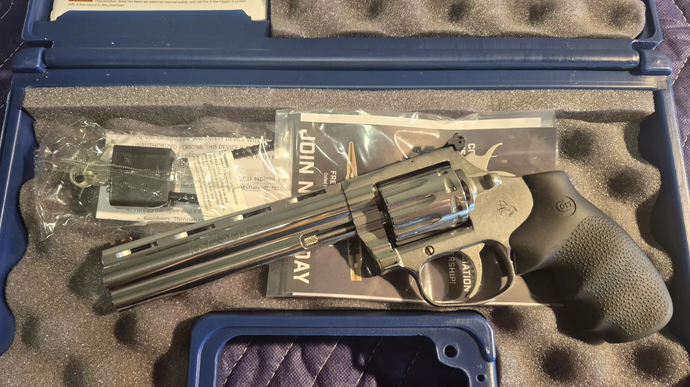 Colt King Cobra Model D Target 6", 10 shot 22LR Revolver