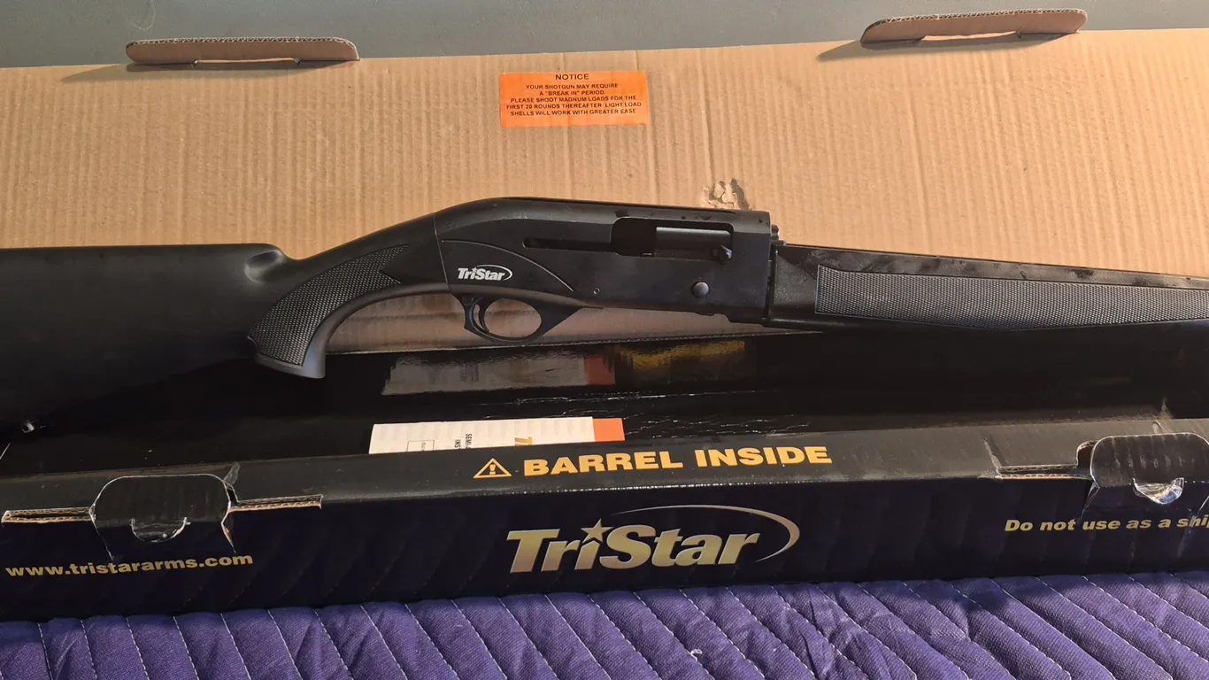 TriStar Arms G2 Viper, Semi Auto, Sythetic stock - 26"/3" - Never fired