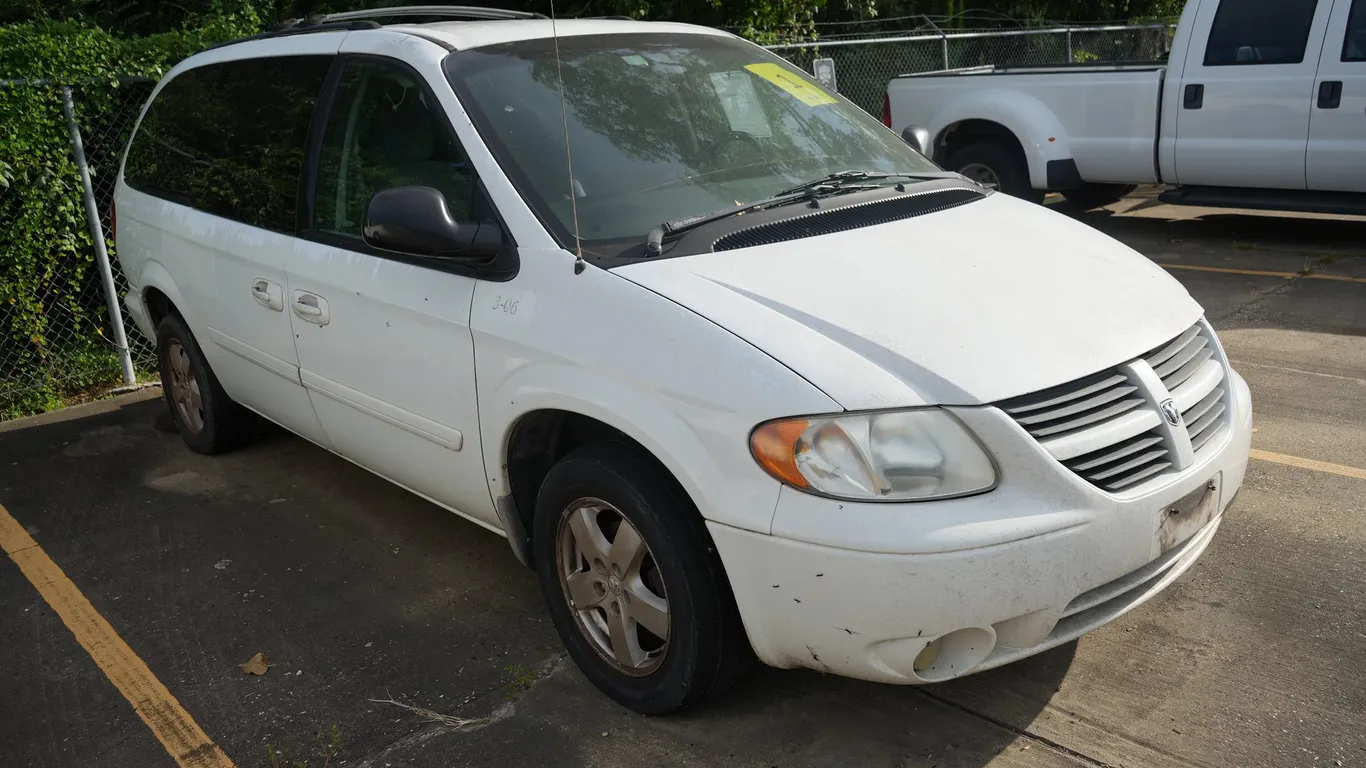 2006 Dodge SXT Mini Van