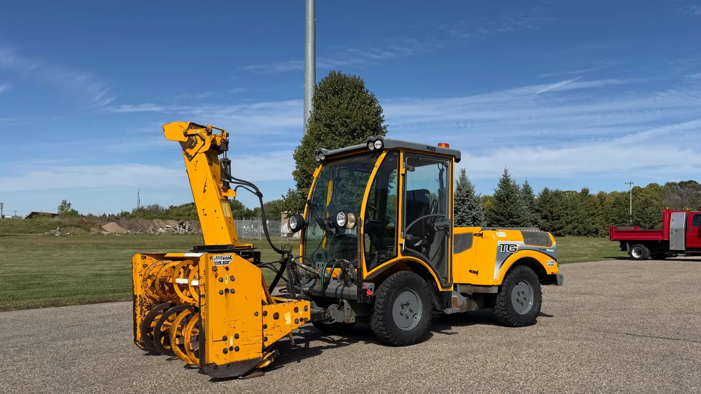 2009 Belos Trans Giant With Snowblower and V-Plow
