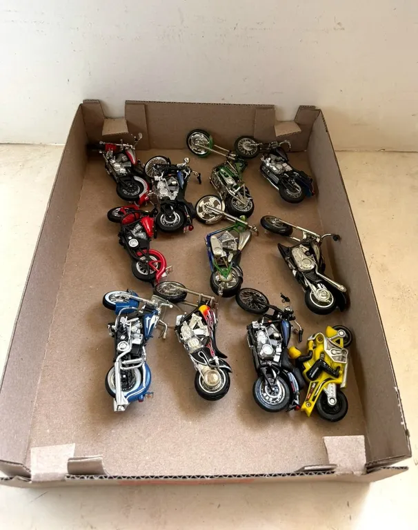 (11) Model Motorcycles