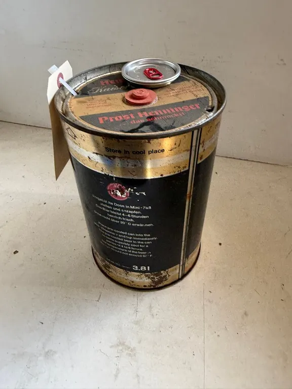 Henninger Vintage Tin