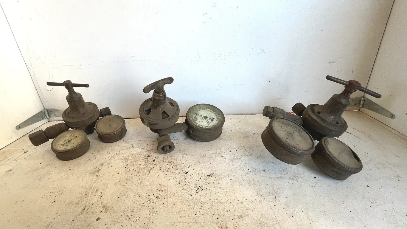 (3) Gauges