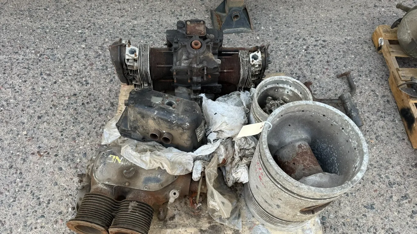 Lycoming Aviation Engine and (2) Cylinders
