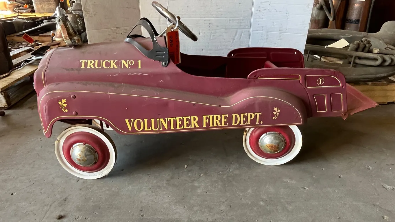 Vintage Gearbox Fire Pedal Car