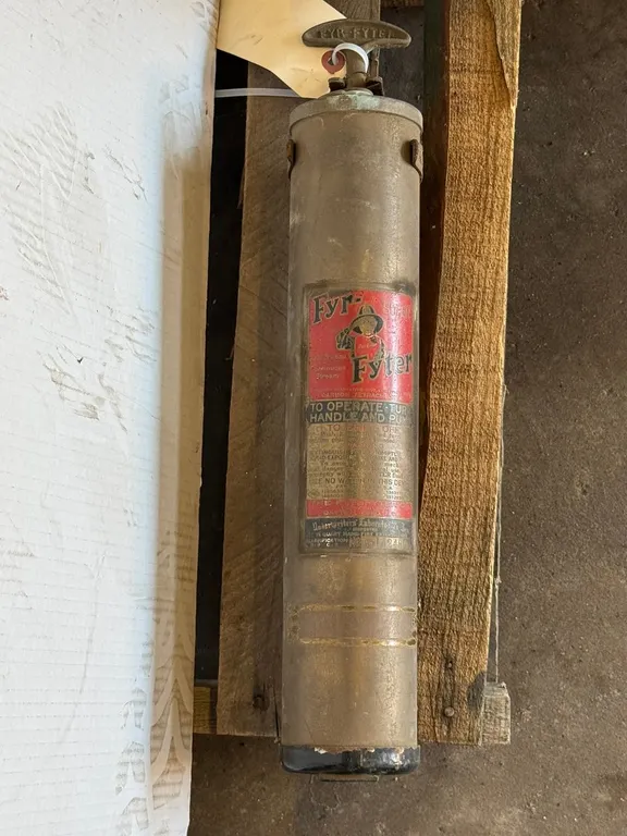 Vintage Fry Fyter Small Fire Extinguisher