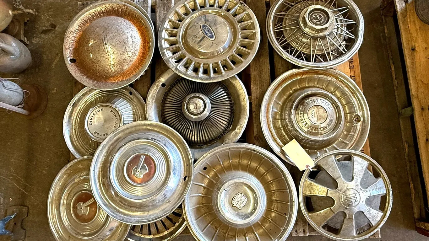 (13) Vintage Hub Caps