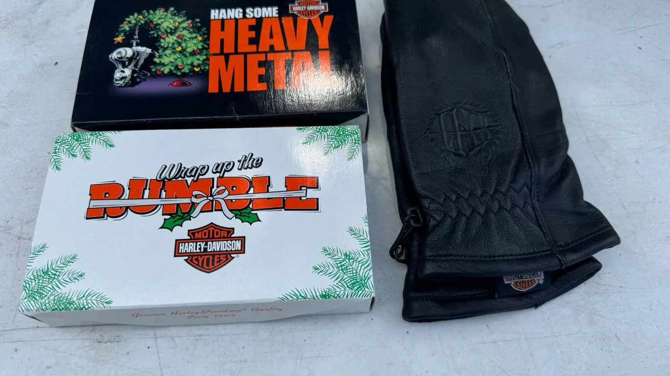 Harley-Davidson Gloves and Boxes