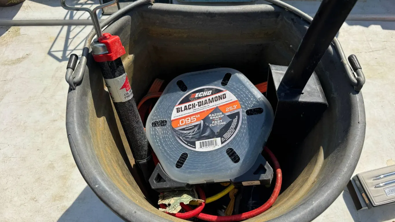 Feed Bucket With Line and Straps