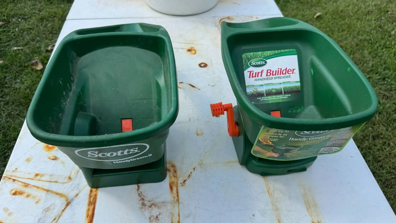 Scotts Handheld Spreaders