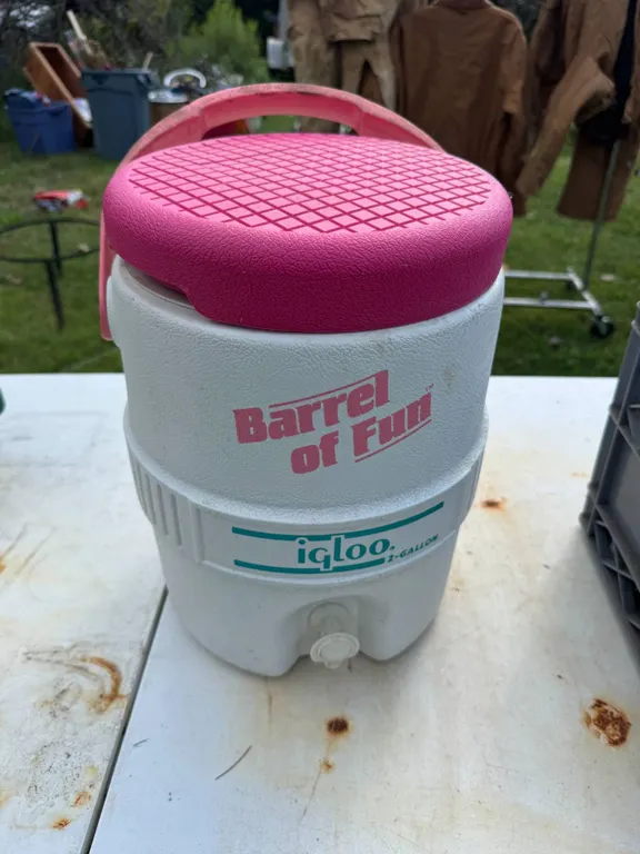 Igloo 2-Gallon Beverage Cooler