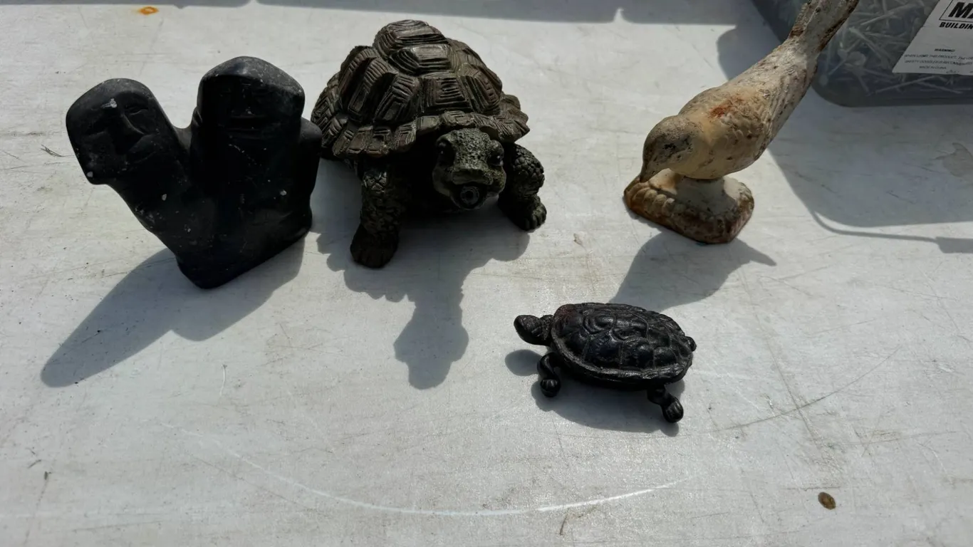 4 Decorative Figurines Assortment