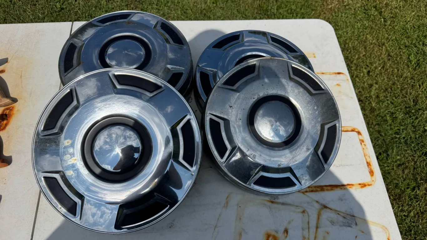 4 Ford Hubcaps