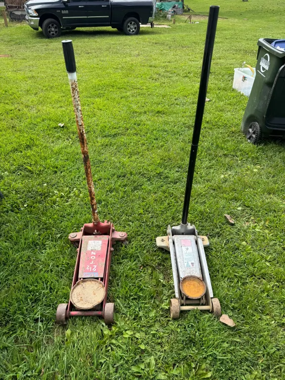 2 Steel Hydraulic Floor Jacks