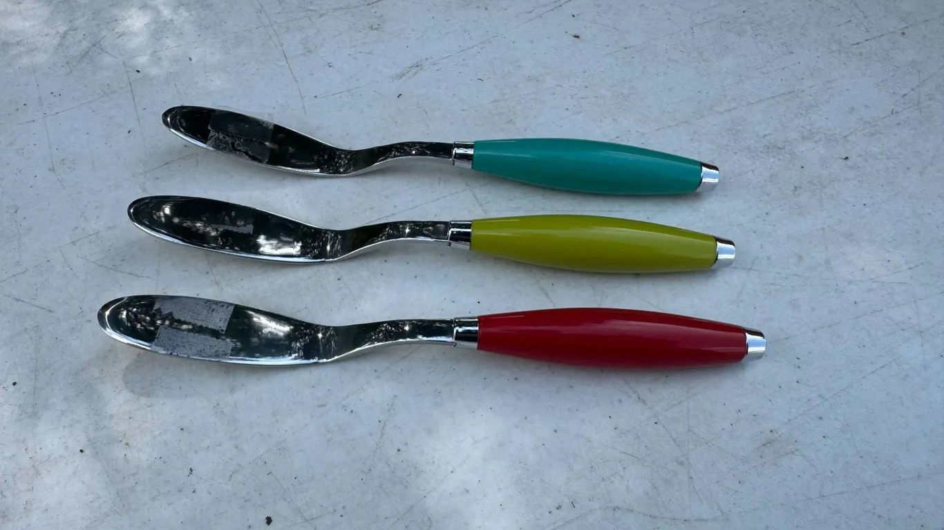 3 Fiesta Spreader Knives