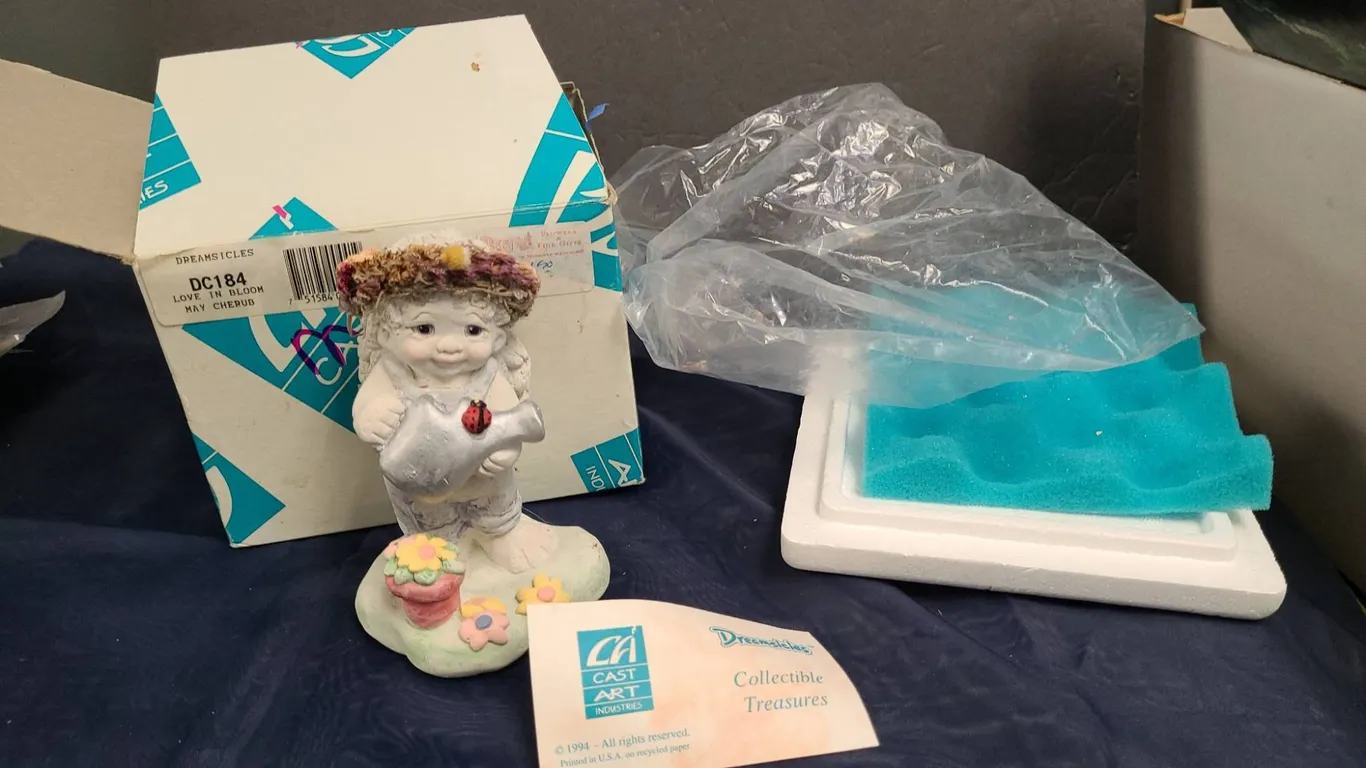 Dreamsicles DC184 Love in Bloom May Cherub with Box