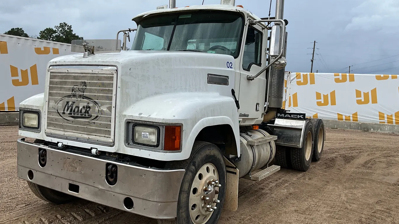 2005 MACK 613 TANDEM AXLE DAY CAB TRUCK TRACTOR VIN: 1M1AJ06Y95N001009