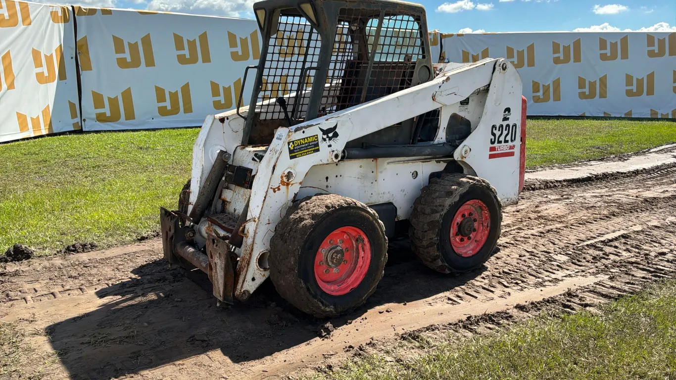 2004 BOBCAT S220 SKID STEER LOADER SN: 523211696